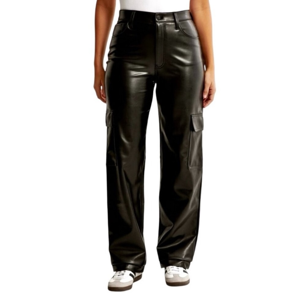 Abercrombie & Fitch Curve Love Vegan Leather Cargo 90s Relaxed Pant size 31/12s
